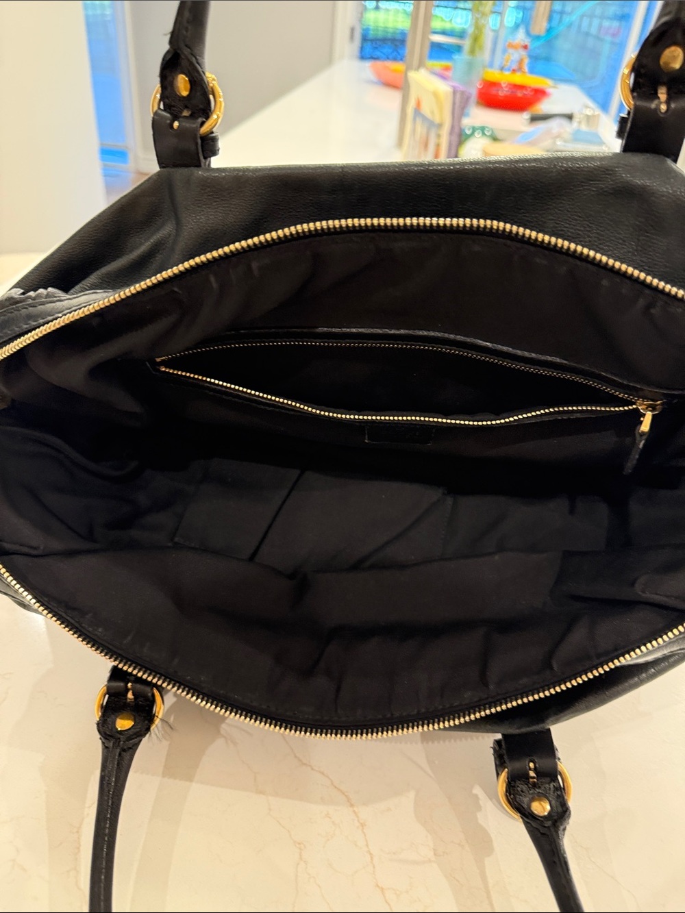 Gucci Black Leather Shoulder Bag with Gold Hardware and Ruffle Trim Accents - Picture 8 of 8